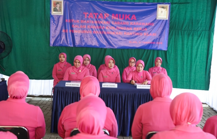 Perkuat Silaturahmi dan Program Kerja, Ketua Bhayangkari Ranting Klari Terima Kunjungan Kerja Ketua Bhayangkari Cabang Karawang