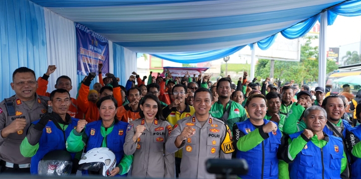 Polres Karawang Kumpulkan Ojol, Sosialisasikan Pertolongan Pertama Korban Kecelakaan Lalu Lintas