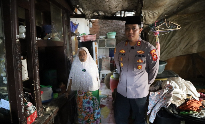 Wujudkan Kepedulian Polri, Kapolres Karawang Tinjau Lokasi Bedah Rumah Bantuan Kapolda Jabar