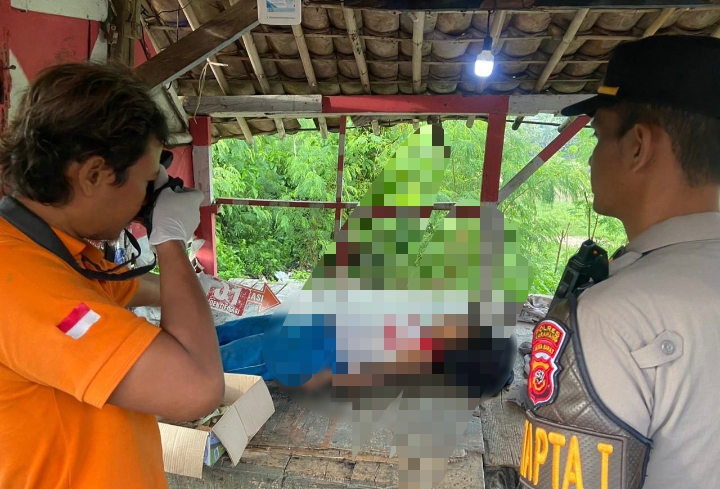Wanita Tanpa Identitas Ditemukan Meninggal Dunia di Pos Ronda Karawang Kulon