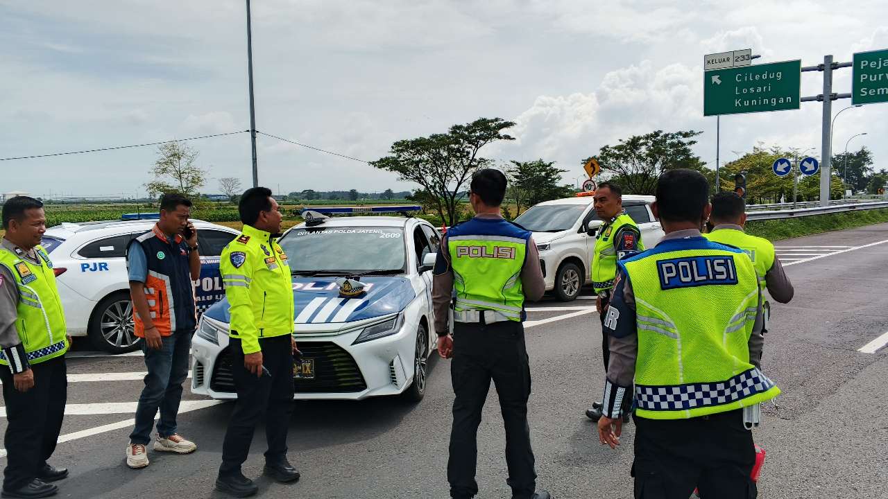 One Way Dibuka Arus Balik Disapu Bersih, Kompol Aries Turun Langsung Kawal Perbatasan Jabar–Jateng