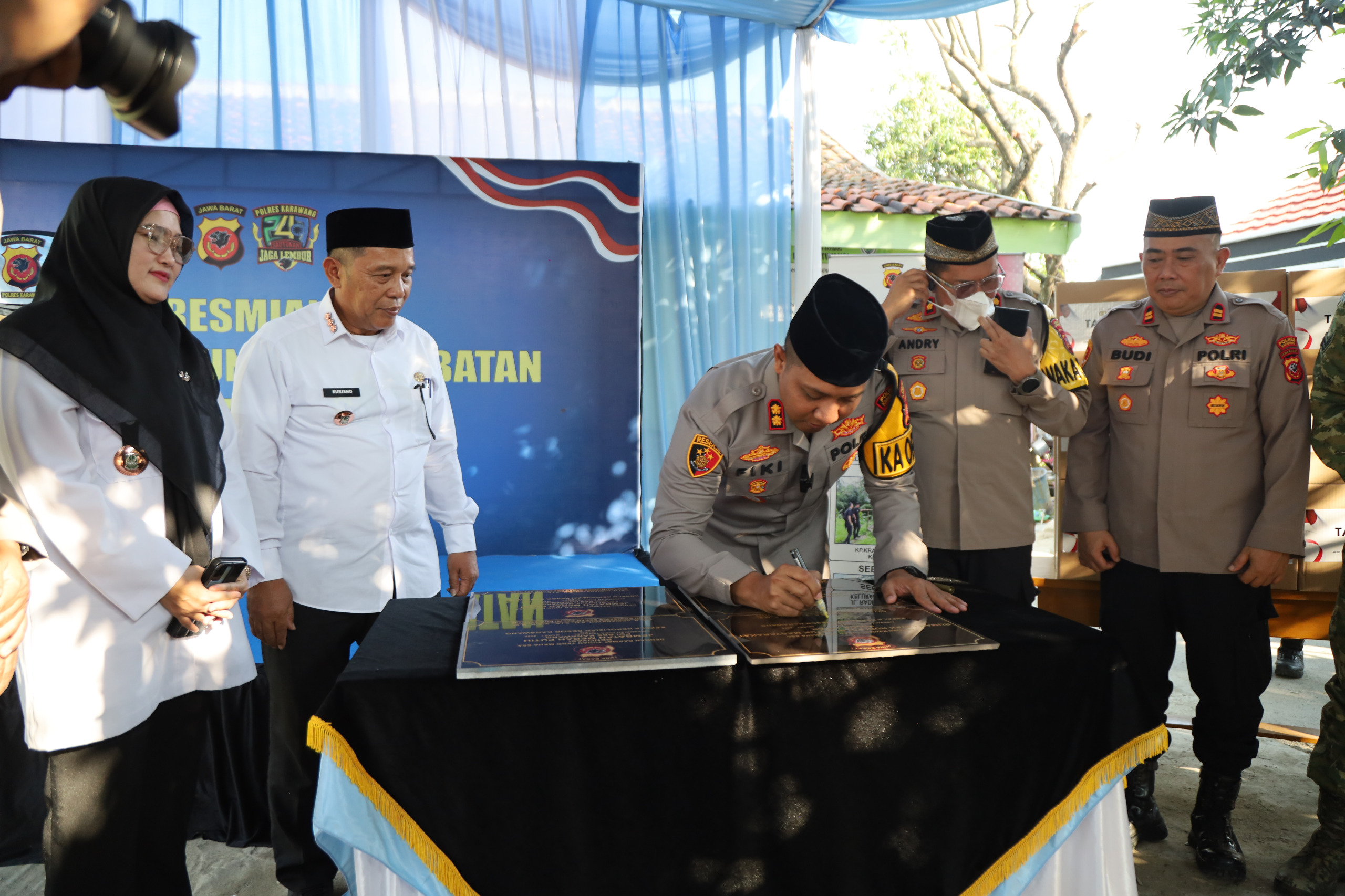Kapolres Karawang Resmikan Program Rulahu dan Jembatan di Desa Jatiwangi