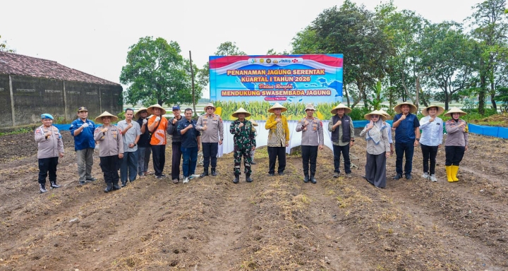 Polres Karawang Dukung Swasembada Pangan, Kapolres Pimpin Penanaman Jagung Serentak Kuartal I tahun 2026
