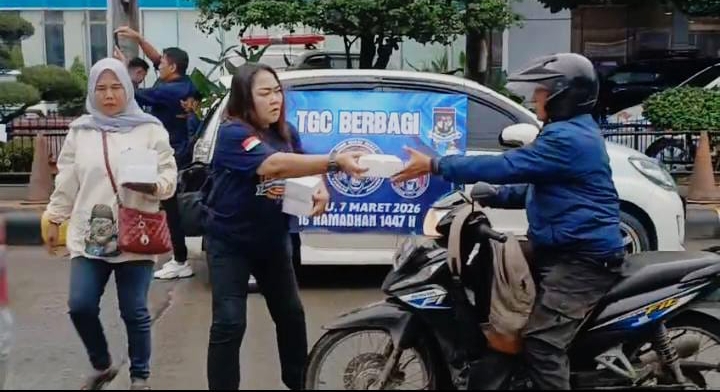 TGC (Team Gerak Cepat) Berbagi Takjil Gratis Kepada Pengguna Jalan dan Perawat Rumah Sakit Intan Barokah