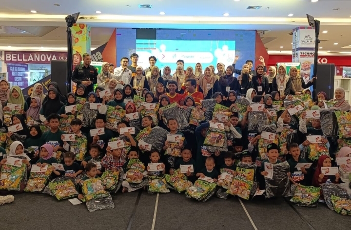 Sambut Lebaran Bersama Ayyubi Foundation, Sultan Karawang Ajak Belanja Bareng Yatim