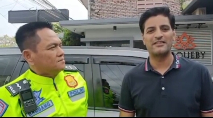 Mobil WN Pakistan Mogok di Tol Japek, Polisi Karawang Tindak Cepat dengan Taksi Online dan Derek