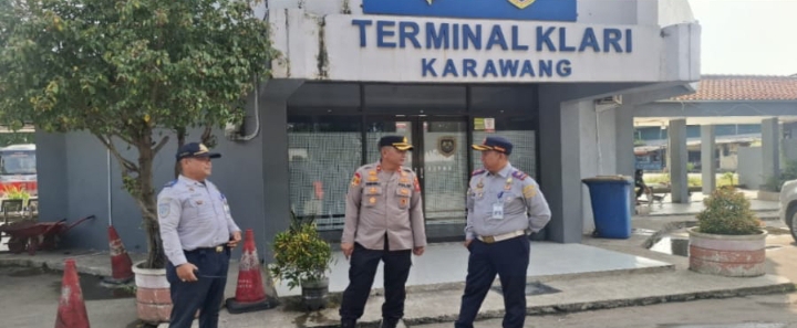Kesiapan Ops Ketupat Lodaya 2026, Kapolsek Klari Silaturahmi Kamtibmas kepada Kepala Terminal Bus Karawang