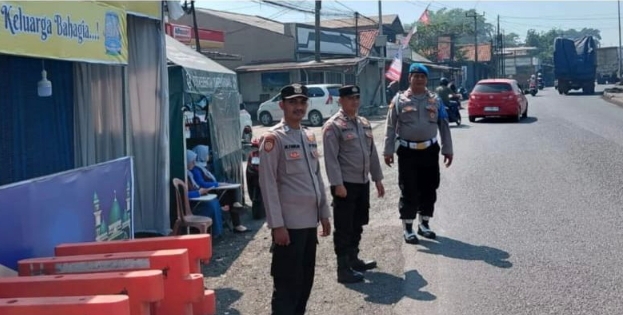 Anggota Pos Pam Melaksanakan Pengamanan Arus Lalu Lintas Dalam Rangka Ketupat Lodaya 2026