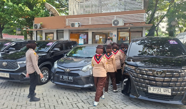 Jaga Kenyamanan Pemudik, Polres Karawang Siagakan 14 Personel di Rest Area KM 62