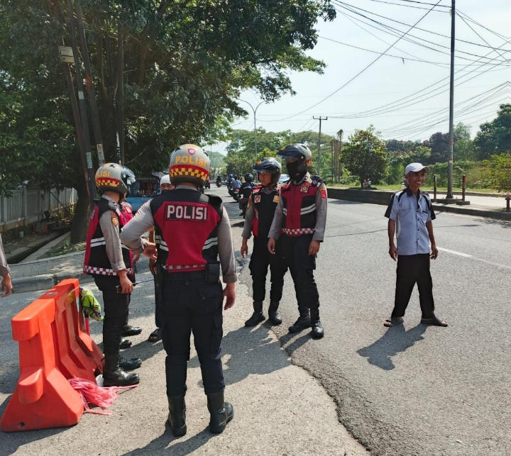 Antisipadi Penumpukan Arus Mudik Personel Sat Samapta Dikerahkan untuk Urai Lalin di Simpang Tanjungpura