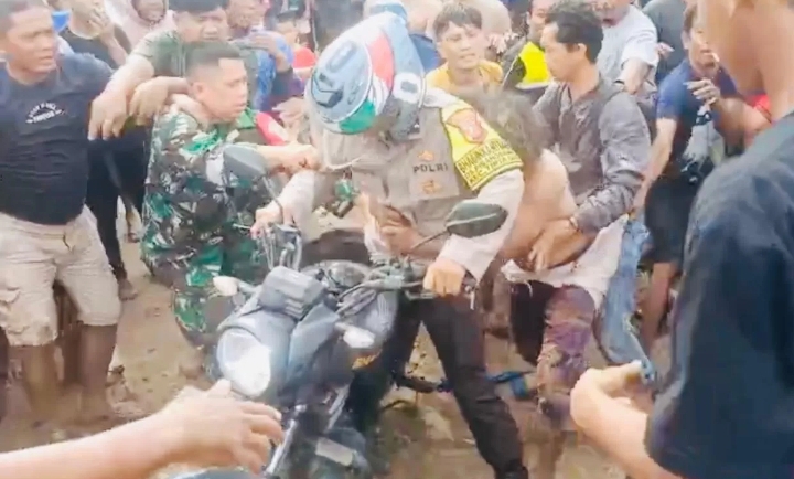Guru Ngaji di Karawang Babak Belur di Hajar Masa, Untung Segera Ada Polisi