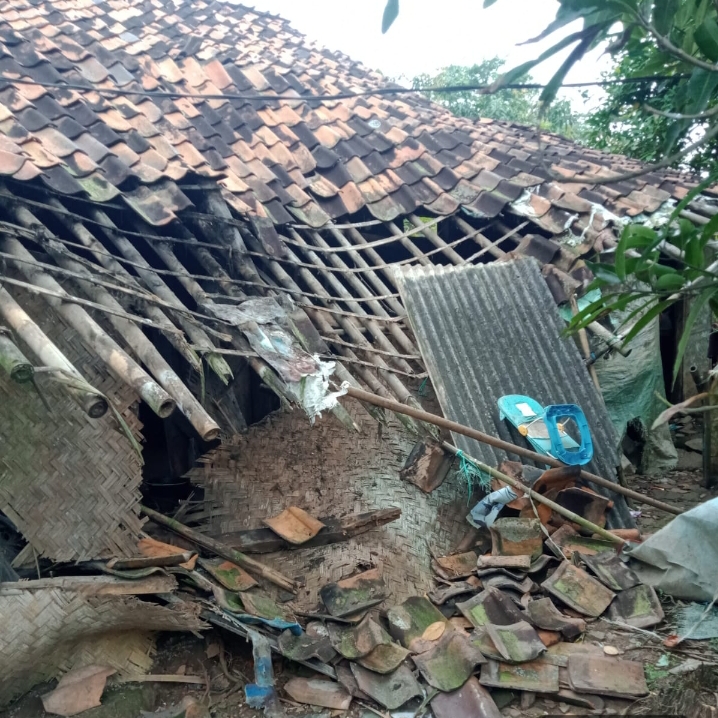 Satu Bulan Belum Ada Bantuan Pemerintah, Rumah Lansia Roboh