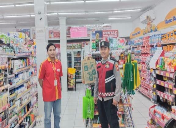 Giat Patroli Perekat Supermarket Alfamart Gempol Guna Antisipasi Kejahatan