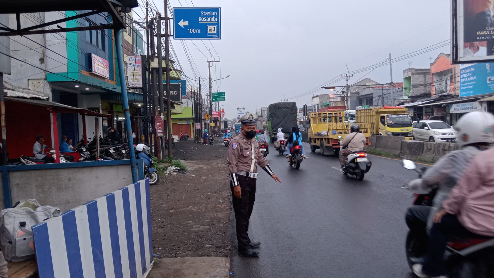 Kegiatan Rutin Unit Lantas Polsek Klari Berikan Pelayanan Prima Melalui Gatur Lalin