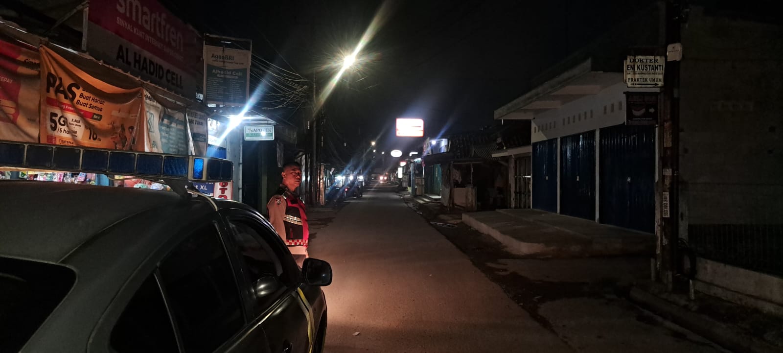 Patroli KRYD Malam, Personil Polsek Klari Lakukan Patroli Pemukiman Warga