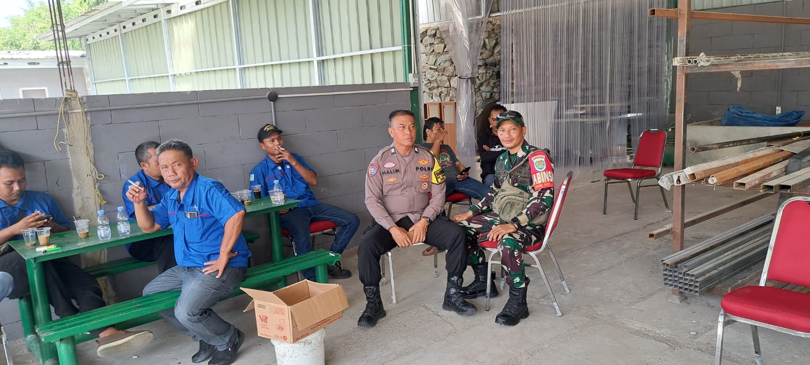 Sinergitas TNI-Polri di Klari Ajak Warga Sama Sama Jaga Kamtibmas