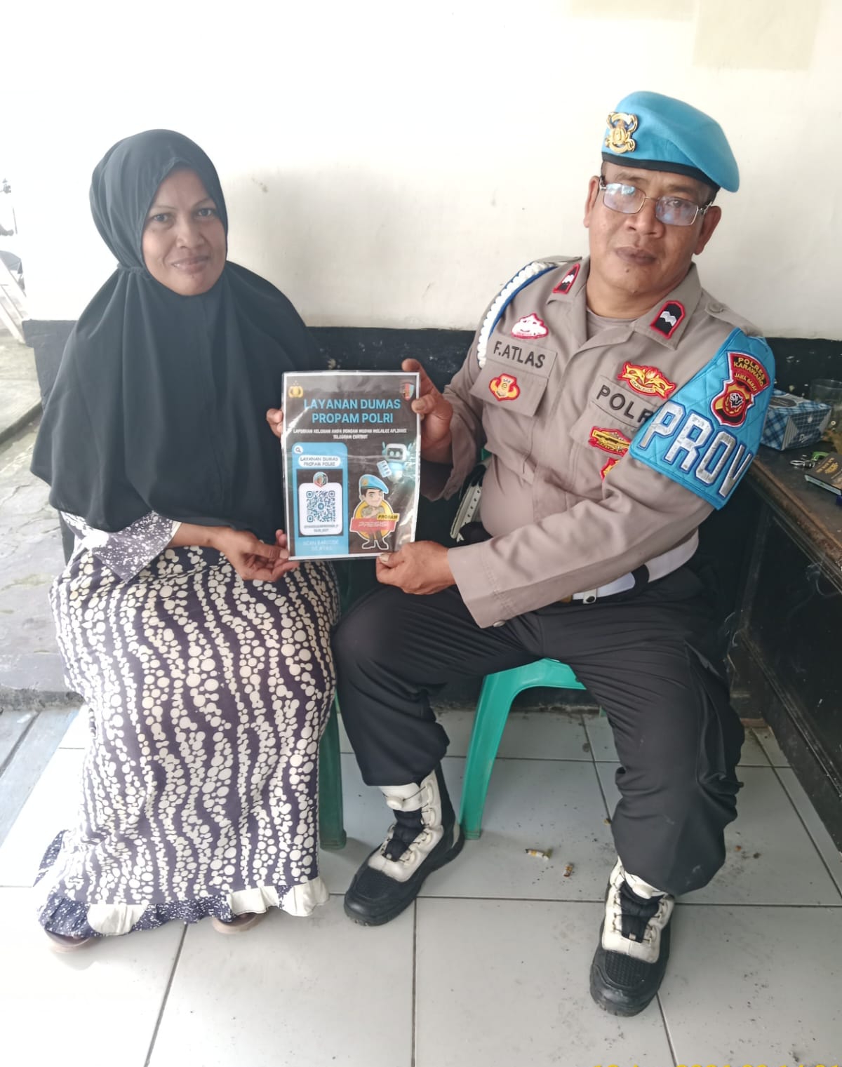 Polsek Banyusari Melaksanakan Sosialisasi QR Barcode ke Masyarakat Pengaduan Divisi Propam Polri Bidpropam Polda Jabar