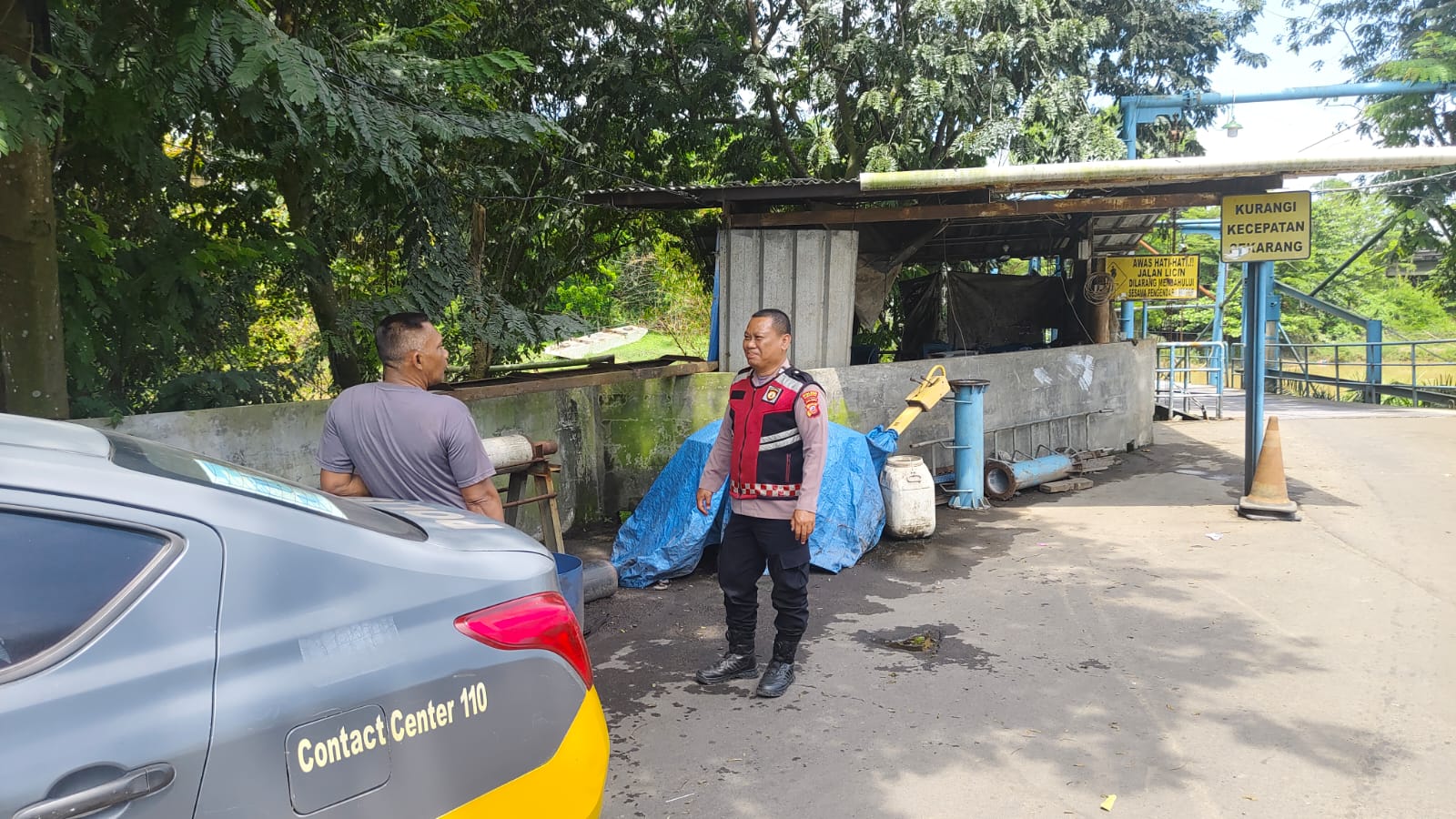 Samapta Polsek Klari Patroli Dialogis Ingatkan Kamtibmas Kepada Warga Desa Gintungkerta