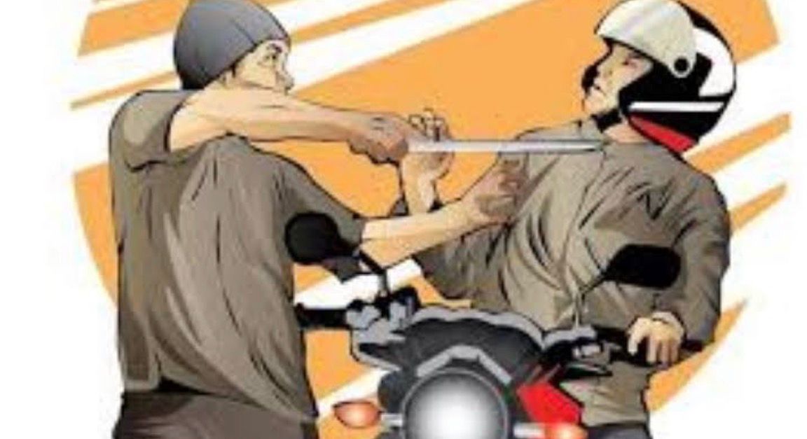 BEGAL BERSENJATA CELURIT DI KARAWANG BABAK BELUR DIHAJAR MASSA USAI BACOK KORBAN