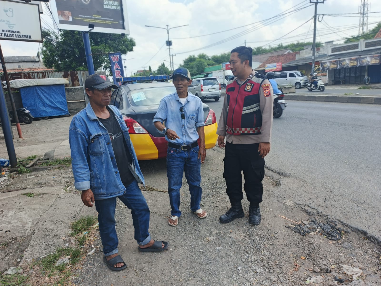 Samapta Polsek Klari Patroli KRYD Siang Sambangi Warga Kopel, Ingatkan Pesan Kamtibmas