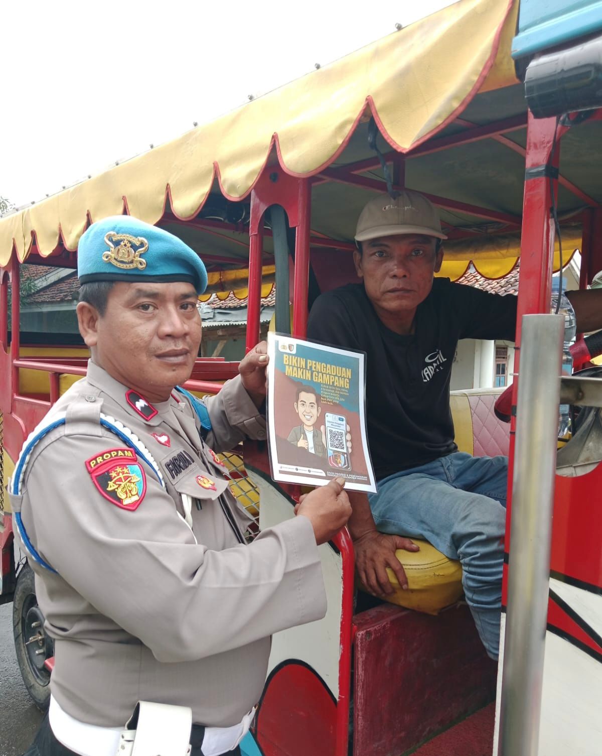 Polsek Banyusari Melaksanakan Sosialisasi QR Barcode ke Masyarakat Pengaduan Divisi Propam Polri Bidpropam Polda Jabar