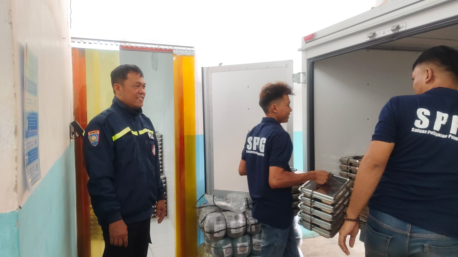 Bhabinkamtibmas Polsek Klari Monitoring Kegiatan MBG di Desa Belendung