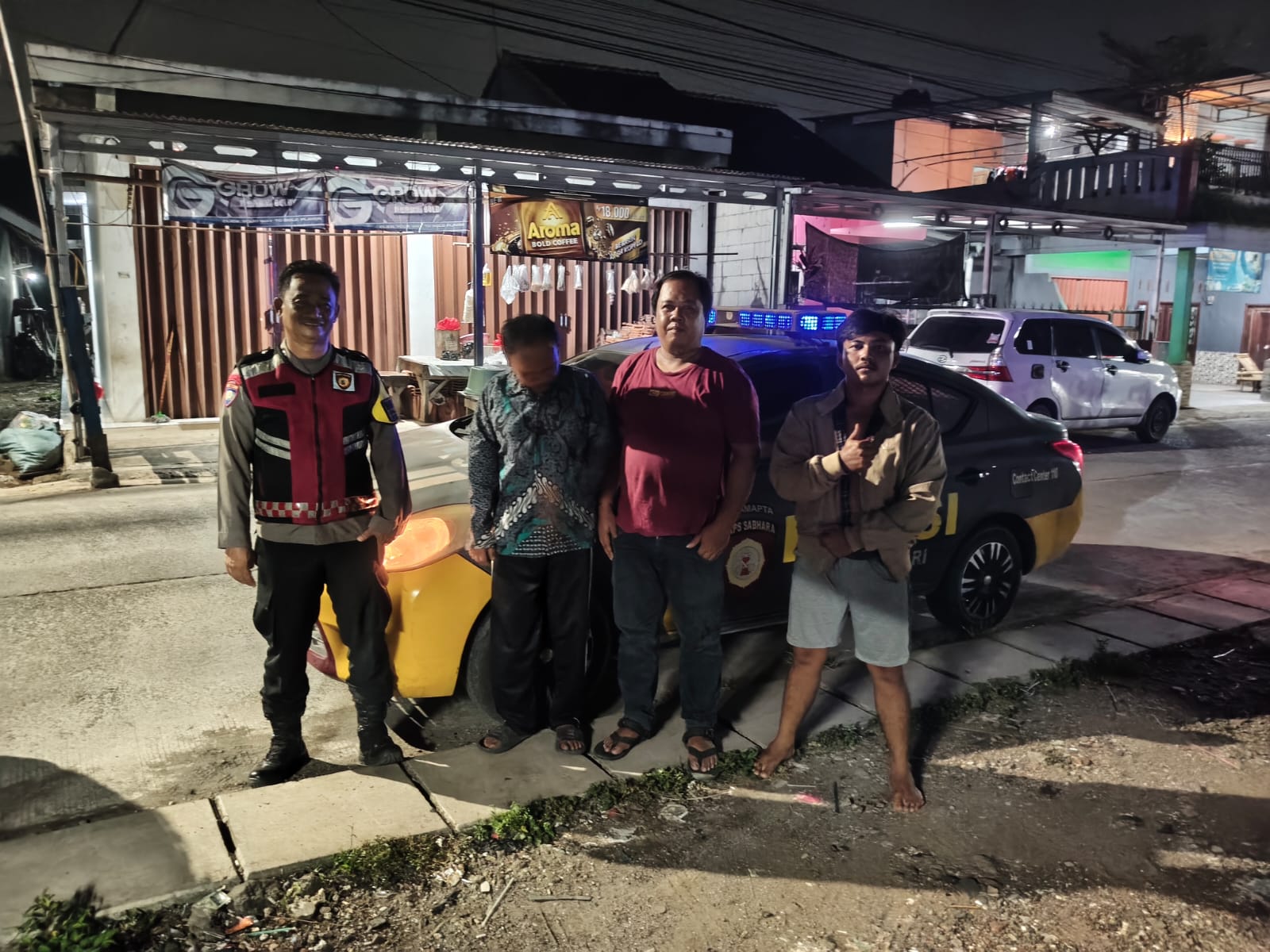 Patroli KRYD Malam, Anggota Polsek Klari Berikan Himbauan Kamtibmas dan Pastikan Wilayah Aman