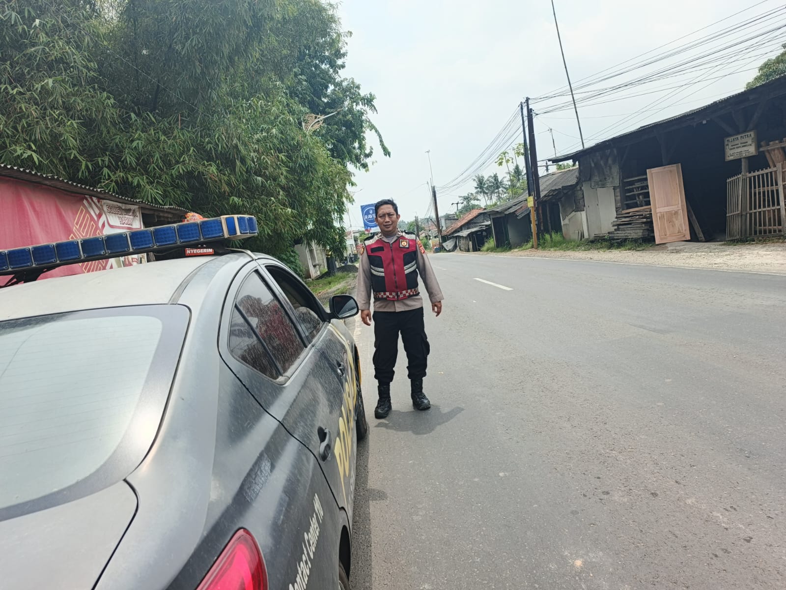 Polsek Klari Intensifkan Patroli Siang di Jalan Raya Kosambi Curug