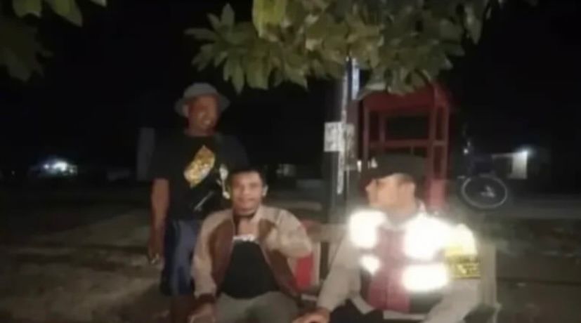 Bhabinkamtibmas Ikut Serta Dalam Giat Ronda Bersama Warga