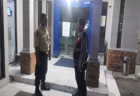 Kunjungi Bank BRI Gempol Patroli Prekat Polsek Banyusari di Malam Hari