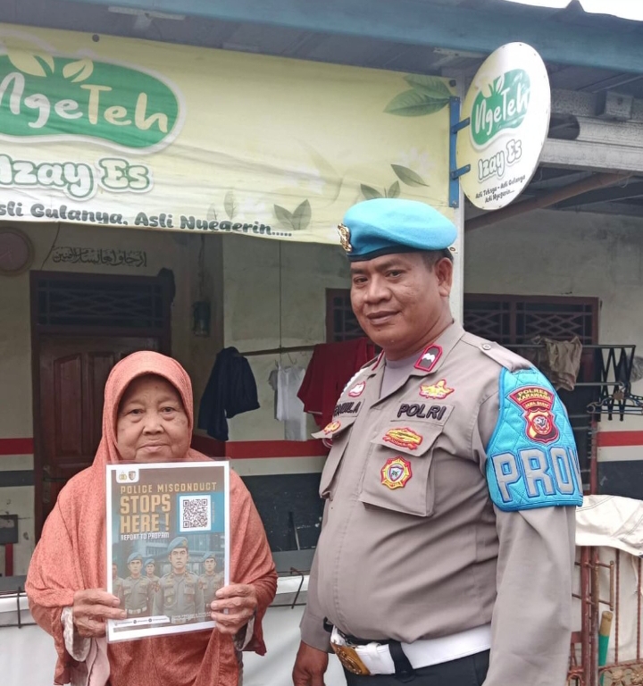 Polsek Banyusari Melaksanakan Sosialisasi QR Barcode ke Masyarakat Pengaduan Divisi Propam Polri Bidpropam Polda Jabar