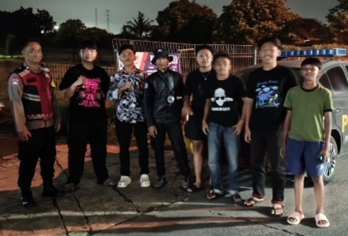 Personil Polsek Klari Patroli KRYD Malam Sapa Remaja Himbau Untuk Tidak Terlibat Aksi Tawuran