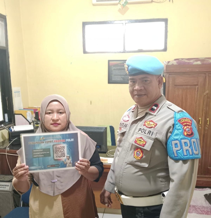 Polsek Banyusari Melaksanakan Sosialisasi QR Barcode ke Masyarakat Pengaduan Divisi Propam Polri Bidpropam Polda Jabar