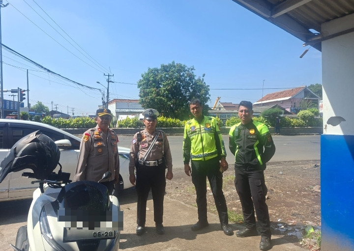 Polsek Klari Laksanakan Pengamanan dan Monitoring Jalur Long Weekend Jumat Agung
