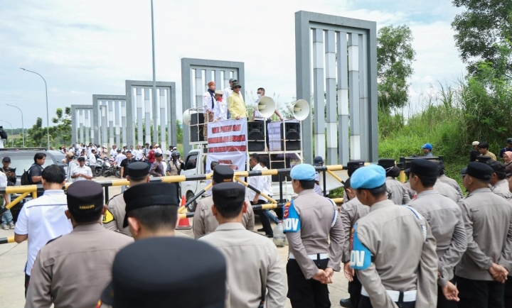 Kapolres Karawang Pastikan Pengamanan Humanis, Aksi Unjuk Rasa APDESI Berakhir Damai