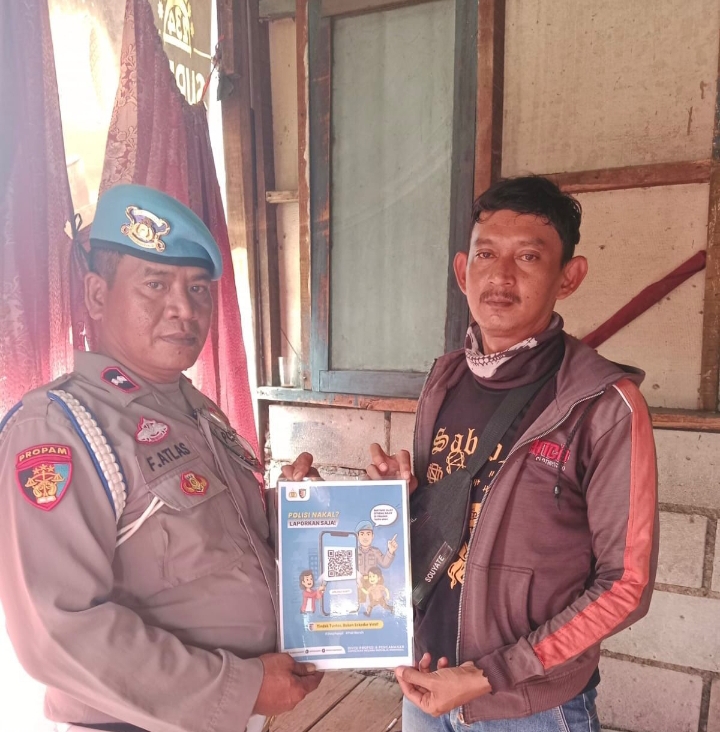 Polsek Banyusari Melaksanakan Sosialisasi QR Barcode ke Masyarakat Pengaduan Divisi Propam Polri Bidpropam Polda Jabar