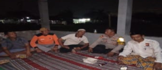 Bhabinkamtibmas Polsek Klari bersama Warga Siaga di Pos Ronda Perum Terangsari