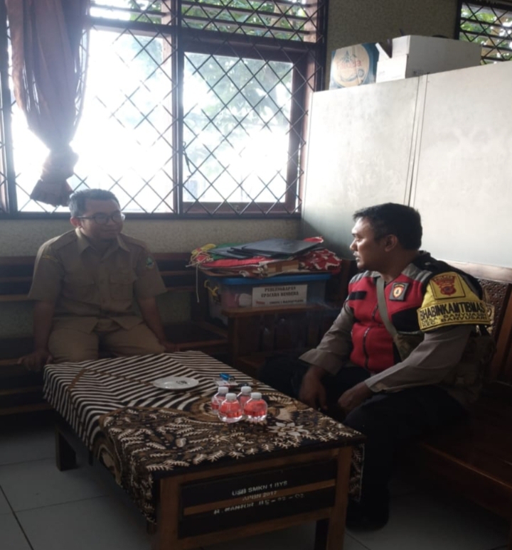 Patroli Dialogis Bhabinkamtibmas Polsek Banyusari Imbau Cegah TPPO