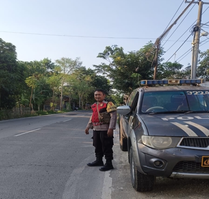 Personel Polsek Banyusari Melaksanakan Patroli Siang Hari
