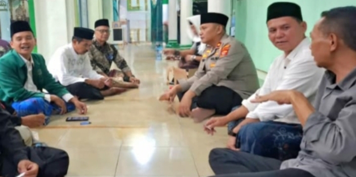 Kapolsek Klari Jadikan Jumat Curhat Sebagai Wadah Silaturahmi Dengan Warga