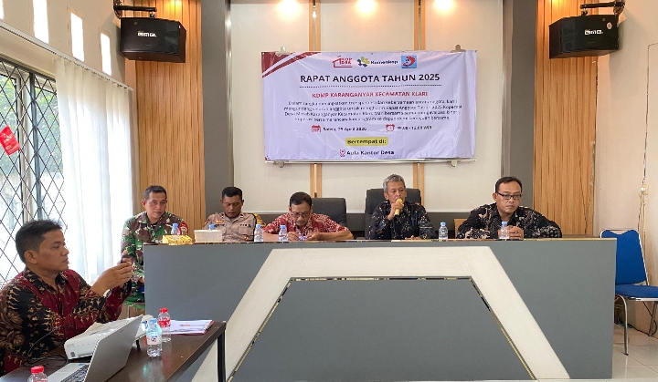 Sinergi POLRI dan TNI Hadiri Rapat Tahunan Koperasi Merah Putih Di Aula Kantor Desa Karanganyar