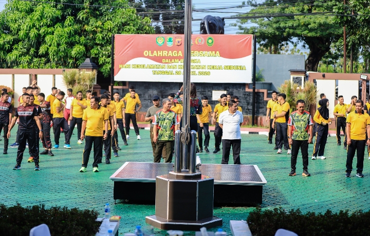 Polres Karawang Gelar Olahraga Bersama Peringati Hari K3 Sedunia 2026
