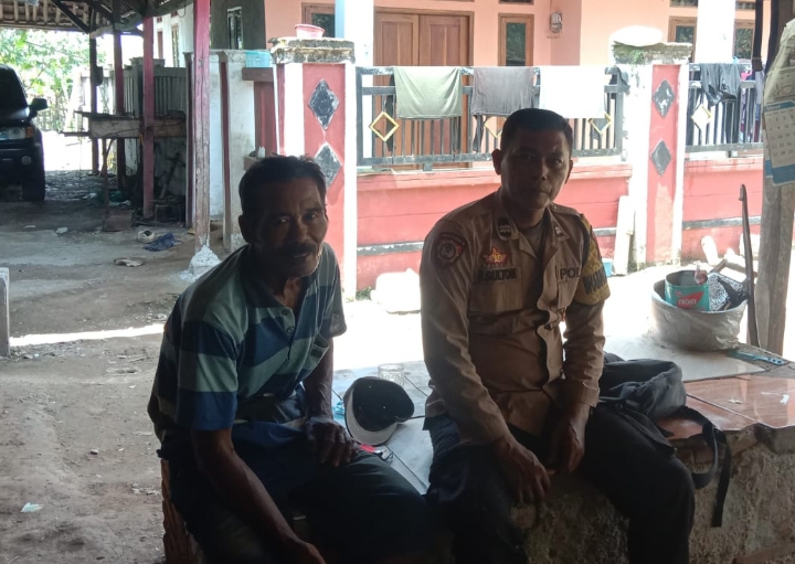 Pak Bhabin Sosialisasikan Bahaya TPPO Kepada Warga Dusun Cisupa