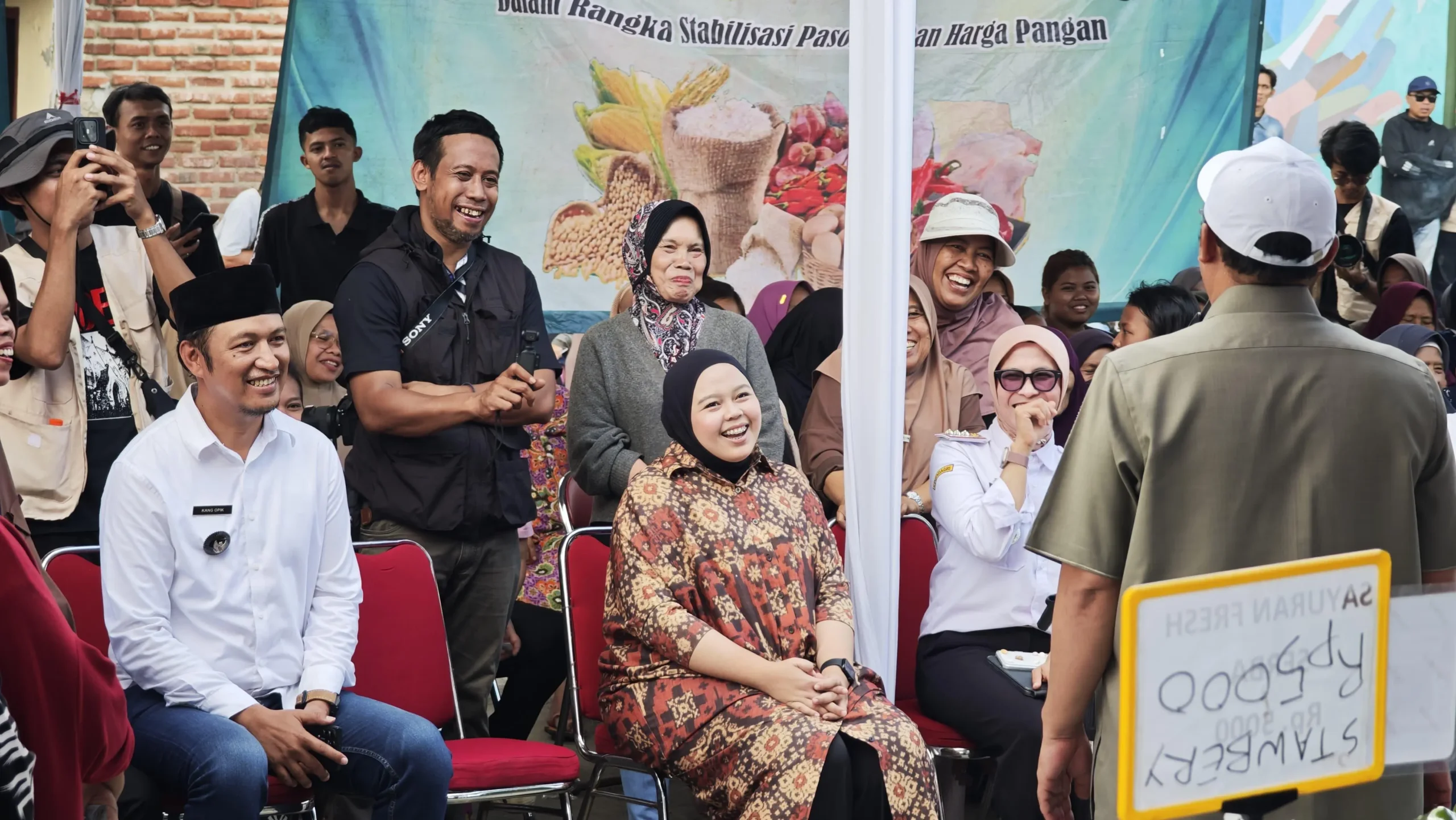 Humaira Zahrotun Noor Apresiasi Gerakan Pasar Murah Haji Cucun di Margahayu