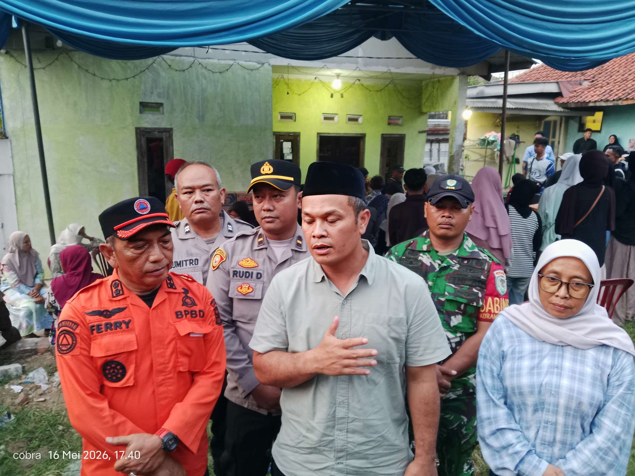 Sampaikan Duka Mendalam, Jajaran Polsek Cikampek Kawal Jenazah Alda Korban Longsor Curug Cileat