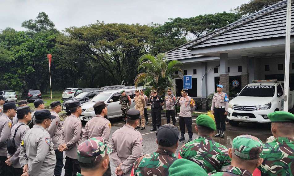 Cegah Kerawanan Pasca Nobar, Polsek Cikampek Bersama TNI dan Muspika Gelar Apel Siaga