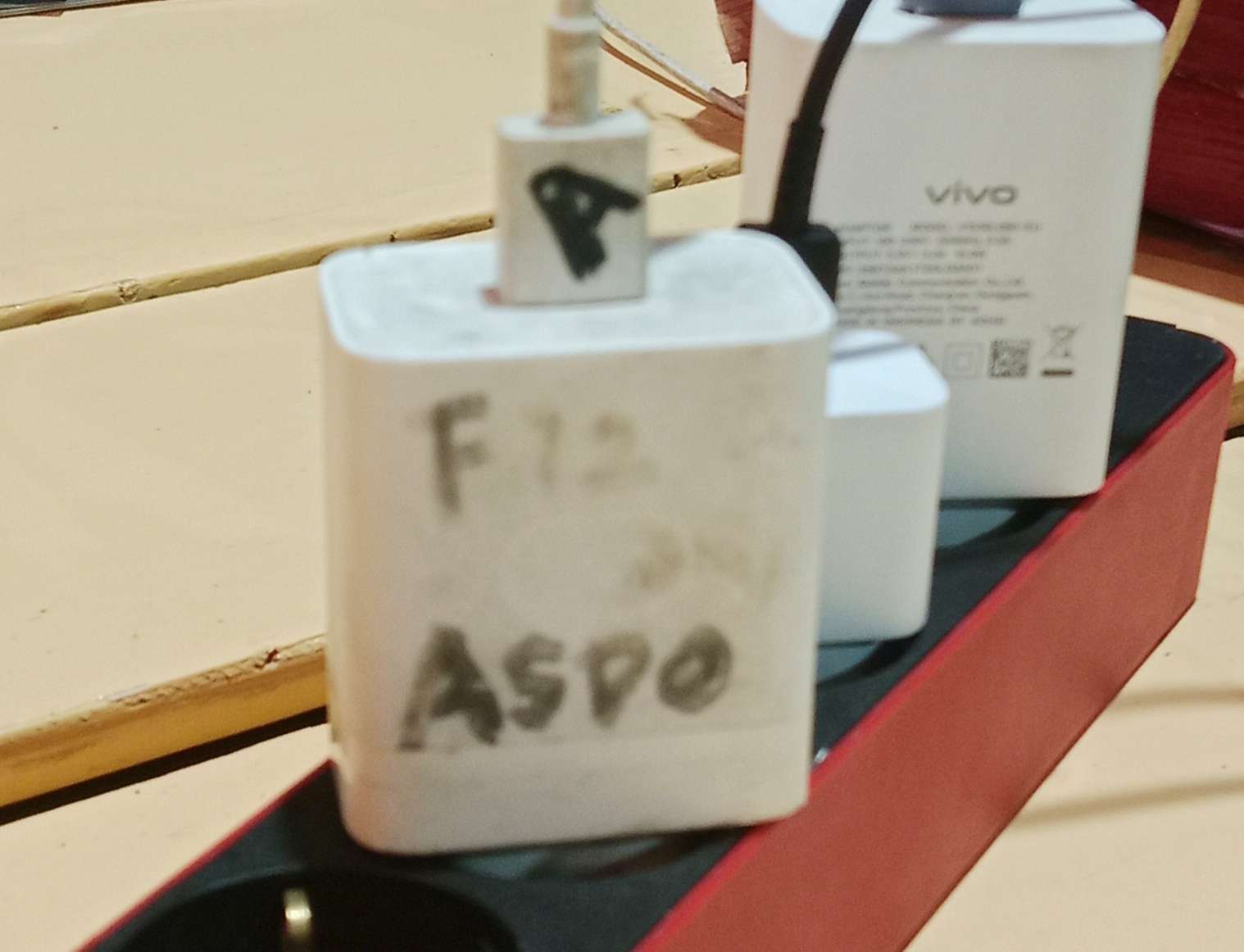 Menjaga Aset Kecilnya ASDO Tandai Charger Pakai Spidol