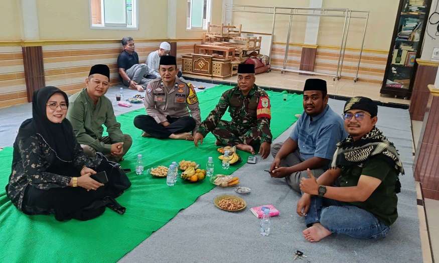 Ironi di Jomin Barat, Saat Muspika Rangkul Pemuda, Kades Justru Menjauh dari Aksi Kemanusiaan