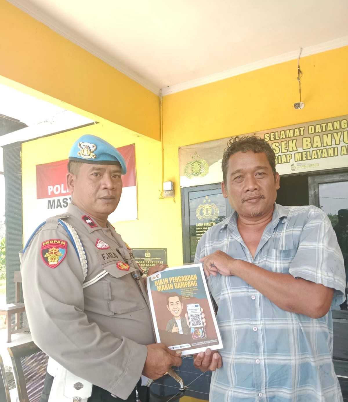 Polsek Banyusari Melaksanakan Sosialisasi QR Barcode ke Masyarakat Pengaduan Divisi Propam Polri Bidpropam Polda Jabar