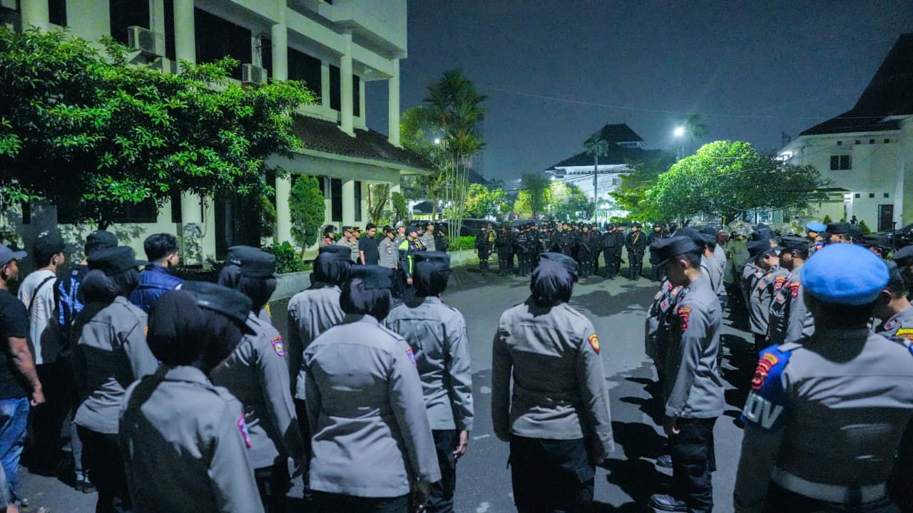 Kapolres Karawang Turun Langsung, 204 Personel Kawal Aksi Mahasiswa di DPRD Tetap Kondusif